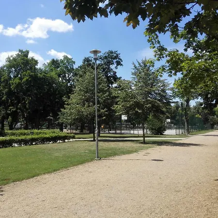 Minion & Snoopy * 布达佩斯